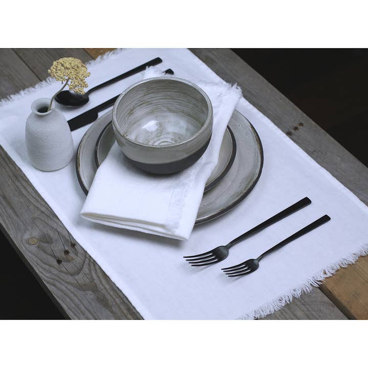 LinenCasa - Wholesale Placemat - Linen Placemat - Stonewashed - Optic White with Frayed Edges1