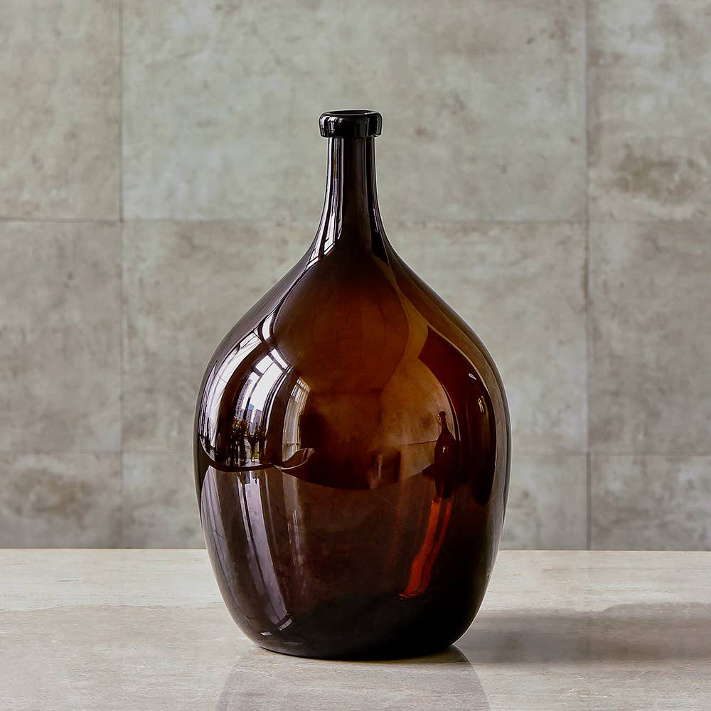 Noah Decoration – Großhandel Vasen – Recycelte Glasvase in Bernsteinfarben, Hololulu braune Glasvase1