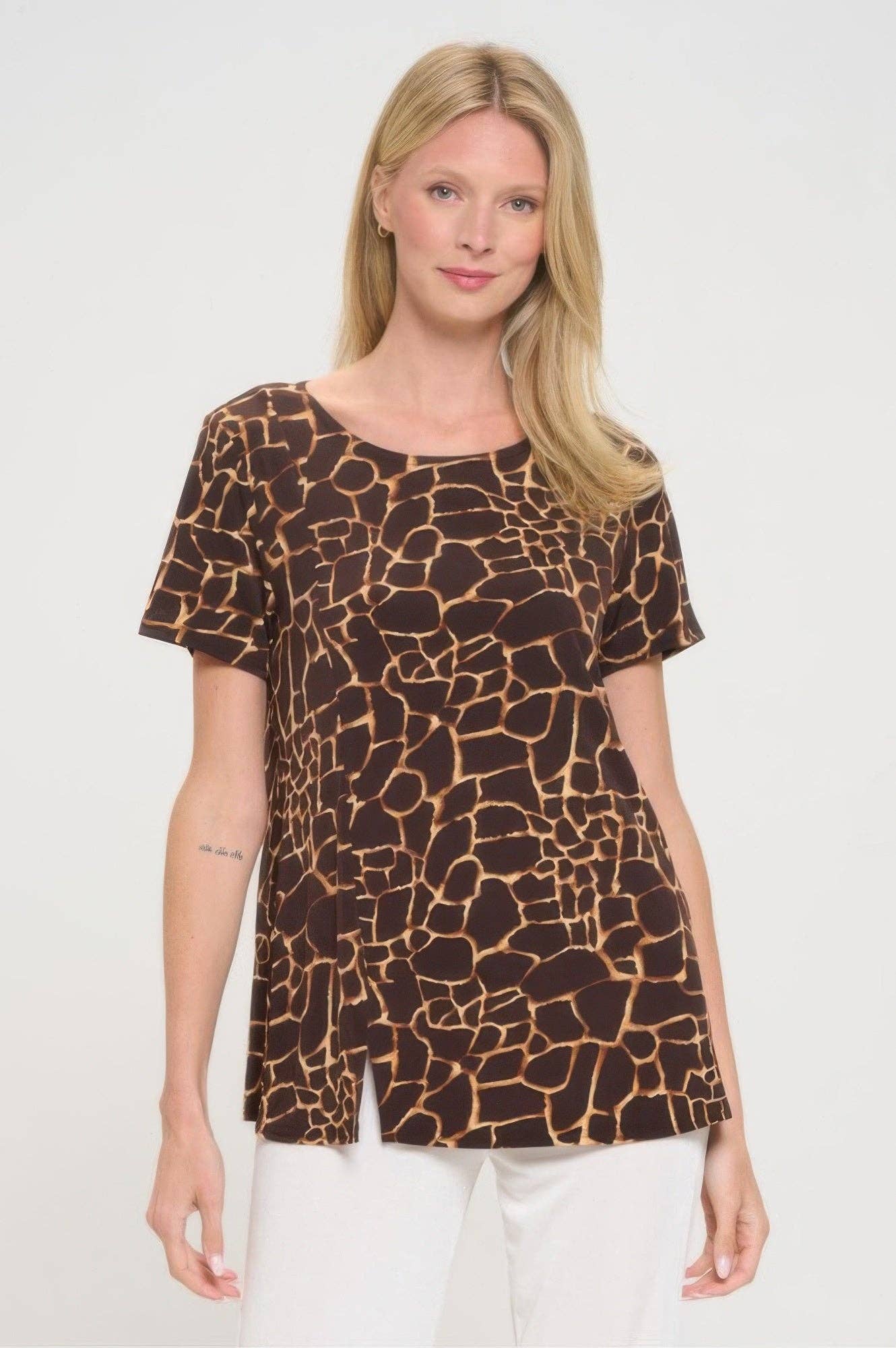 CC Wholesale Clothing – wholesale T-shirt – women's – Hit Round Neck Short Sleeve Slit Top3