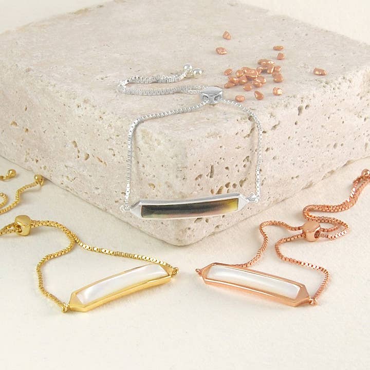 Bracciale amicizia in madreperla argento e oro per la vendita all'ingrosso da parte di Otis Jaxon London