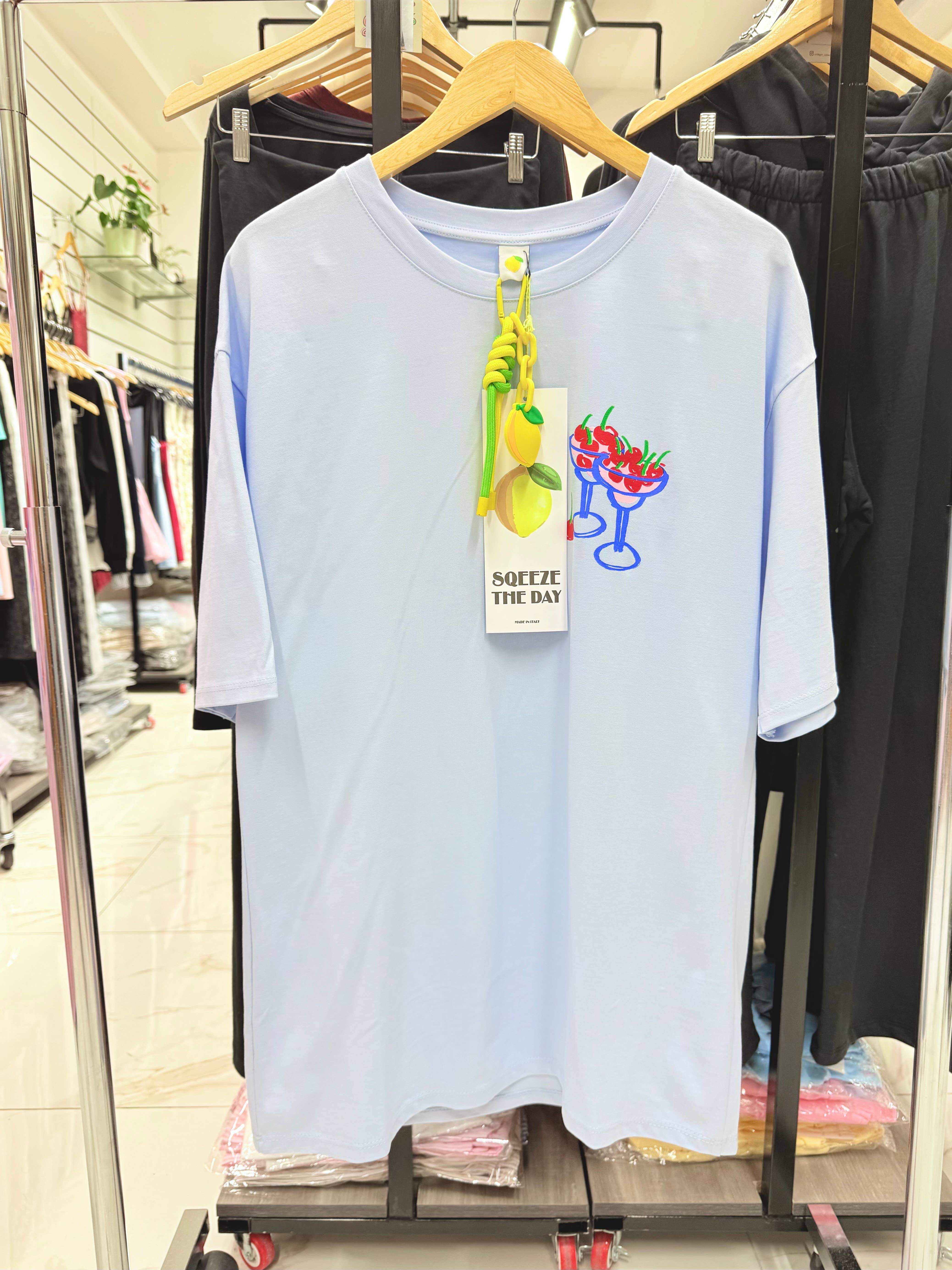 Chilli Girl Collection - Wholesale Screen printed t-shirt – Women′s - Oversize Dolce Vita print cotton t-shirt with charm 1