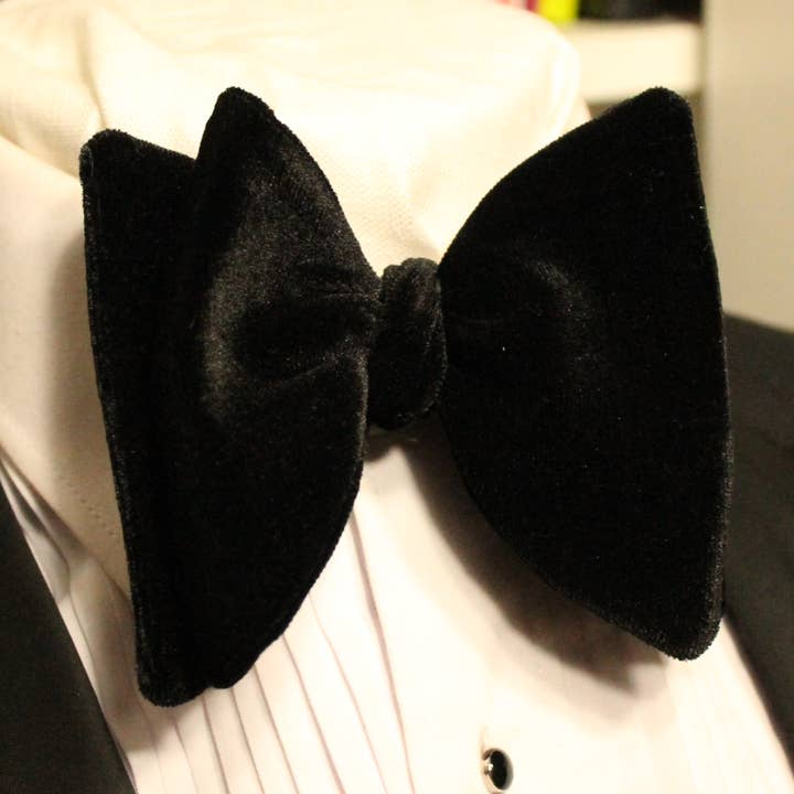 Papillon in velluto nero The Butterfly per la vendita all'ingrosso da parte di Spero Accessories