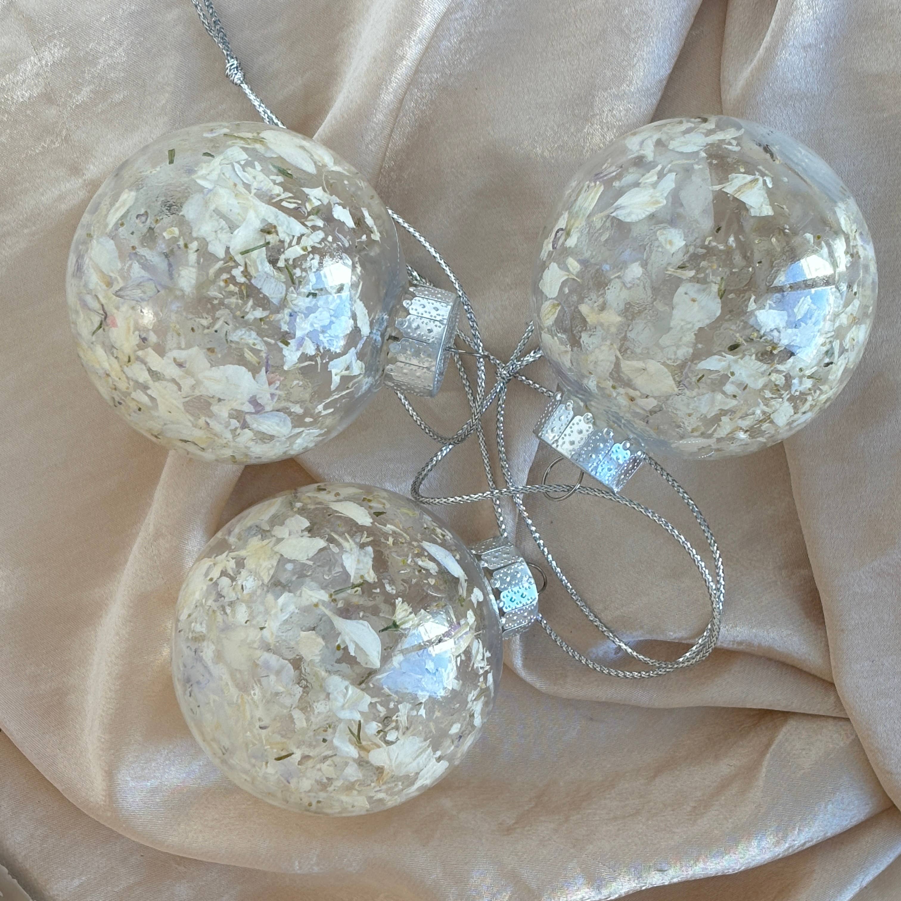 Nurturing with Nature - Vente Objets de décoration - Ornement artisanal en fleurs séchées pressées2