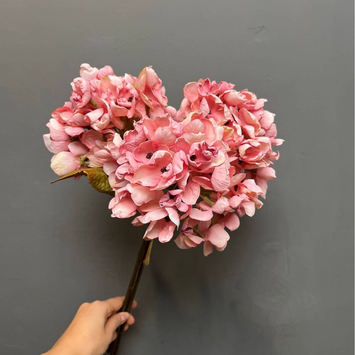 Sweet Home Deco - Wholesale Artificial Flowers - 17‘’T Faux Autunm Hydrangea Flower Bunchs, 3 Flowers/3 Stems1