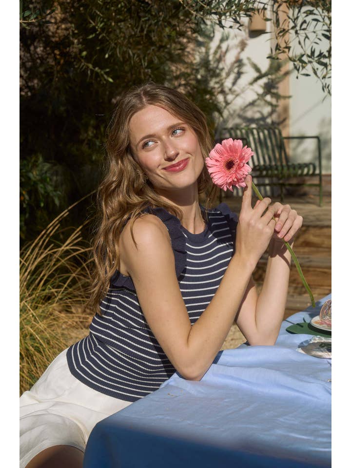 The Workshop Studio – wholesale Pullovertröja - Dam – RANDIG ÄRMLÖS TRÖJA MED VOLANGKANT8