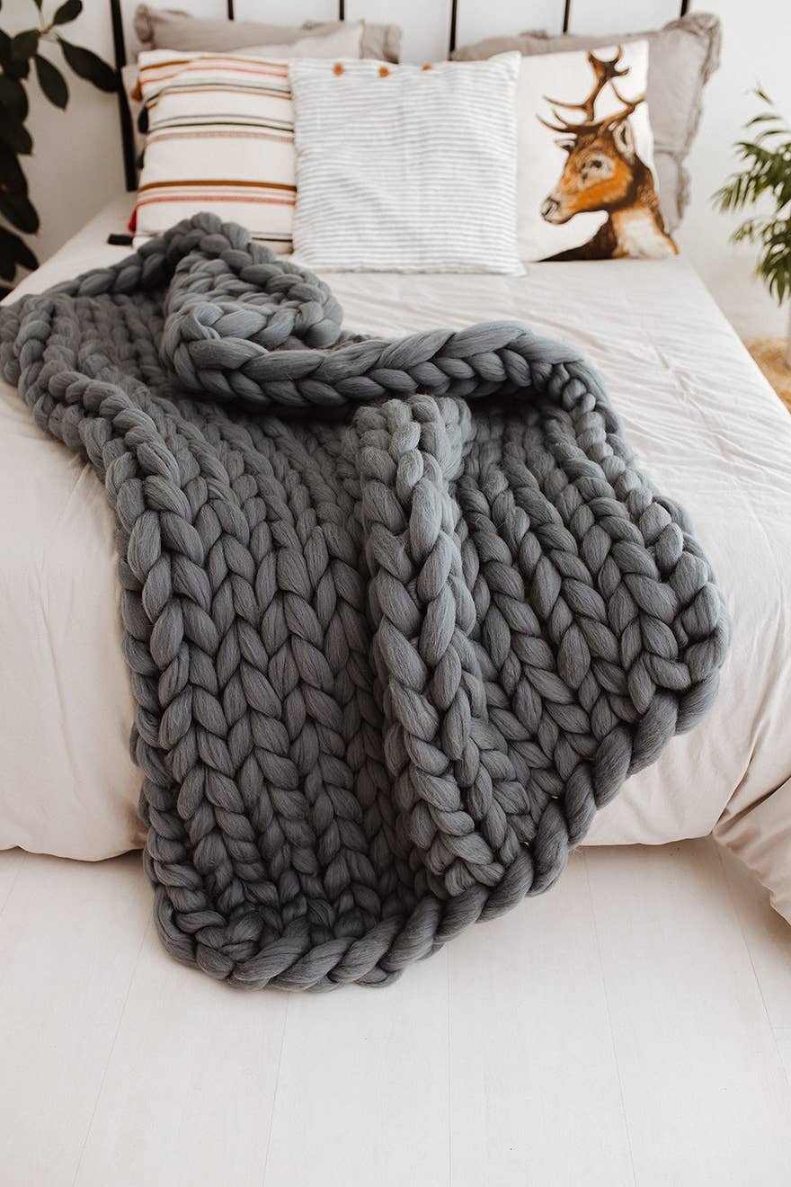 Chunky Wool Studio - Wholesale Throw Blanket - Chunky Knit Blanket  - 30 colors available4