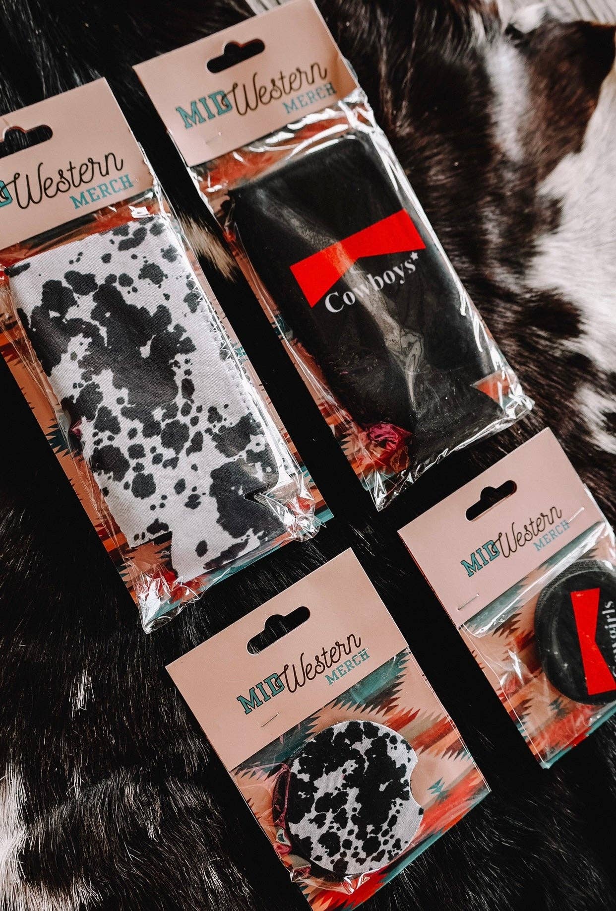 The Front Porch Label – wholesale Drinkkramare – Cowboys + Cowgirls Coozies 2-Pack1