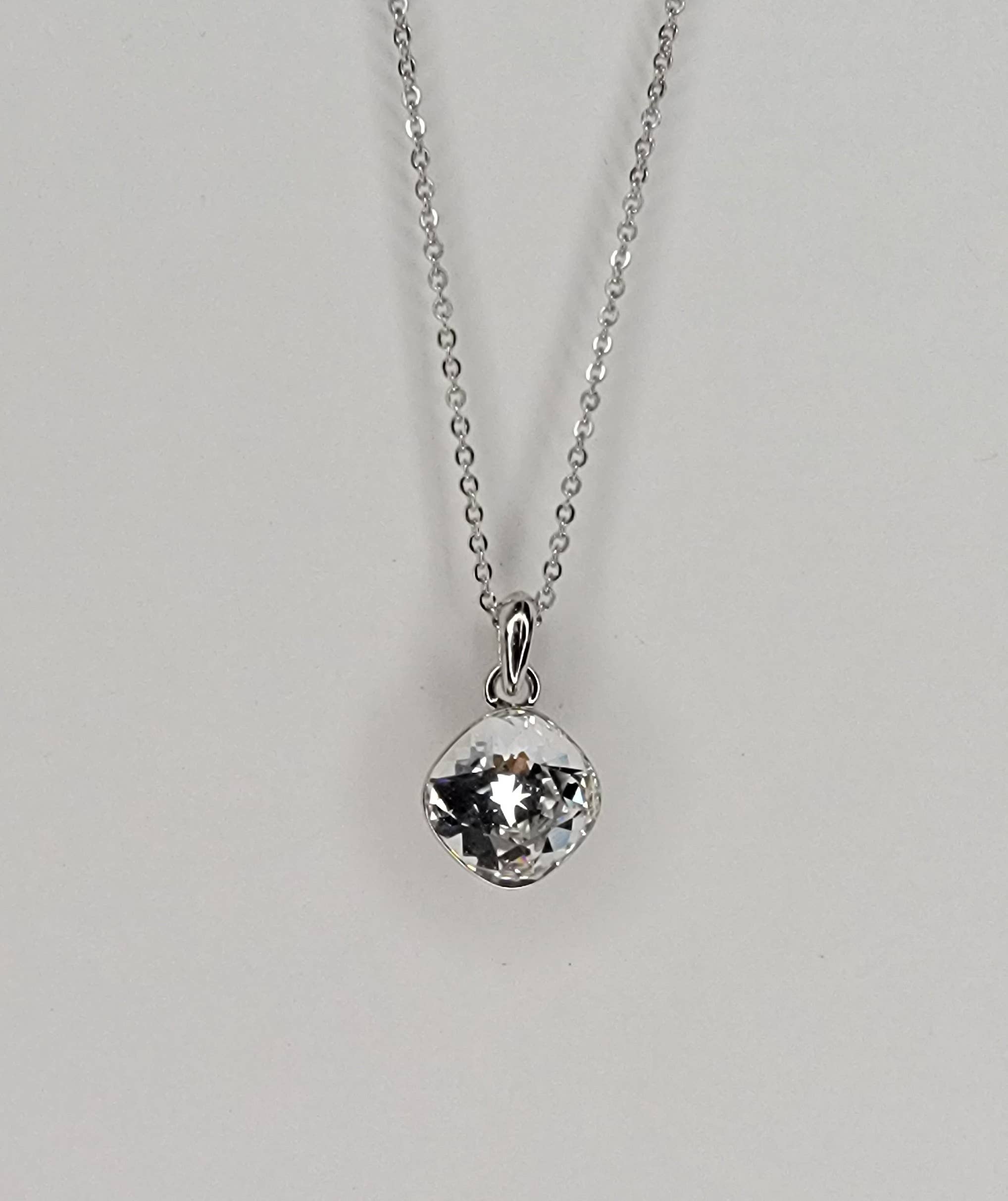 BETTYOH INC – wholesale Pendant/charm necklace – SWAROVSKI CRYSTAL CHARM NECKLACE.8