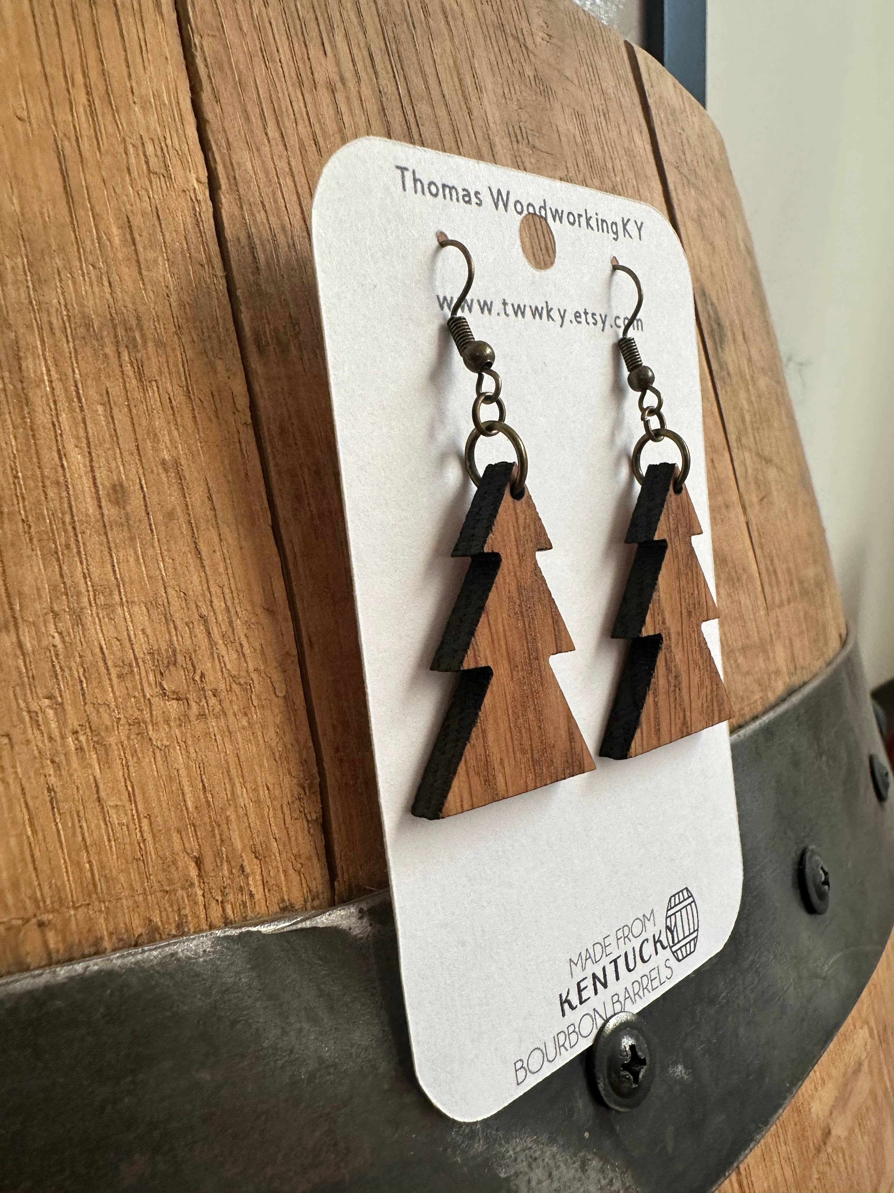 TWWKY – Engroshandel Hængeøreringe og creoløreringe – Genvundne Kentucky Bourbon Barrel juletræøreringe7