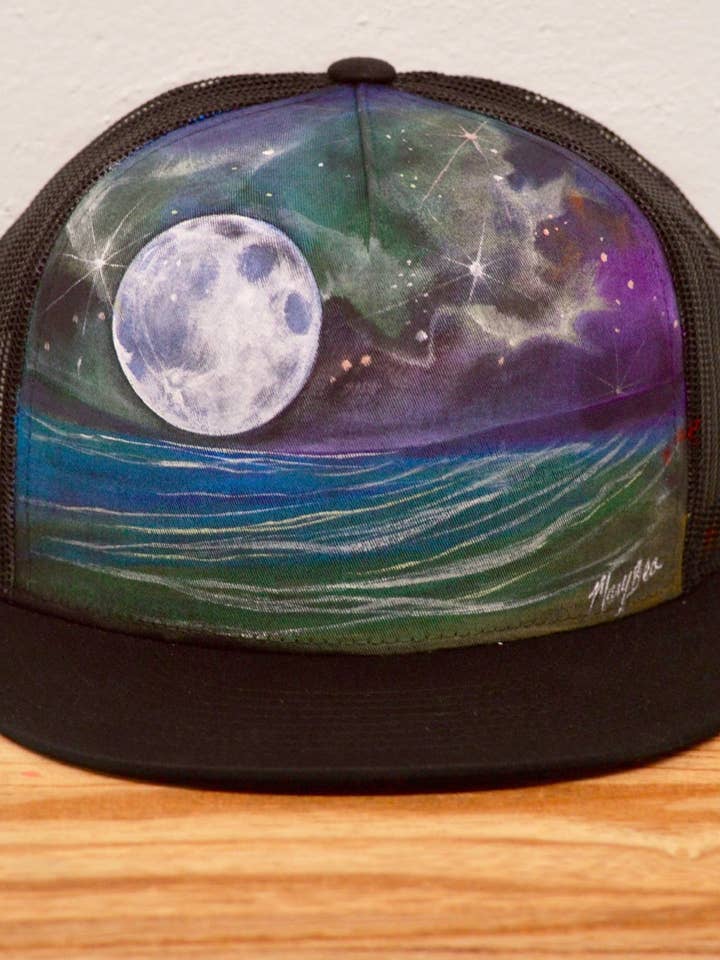 Casquette de camionneur Snapback noire peinte à la main « Night » pour la vente par Mary Bea Art