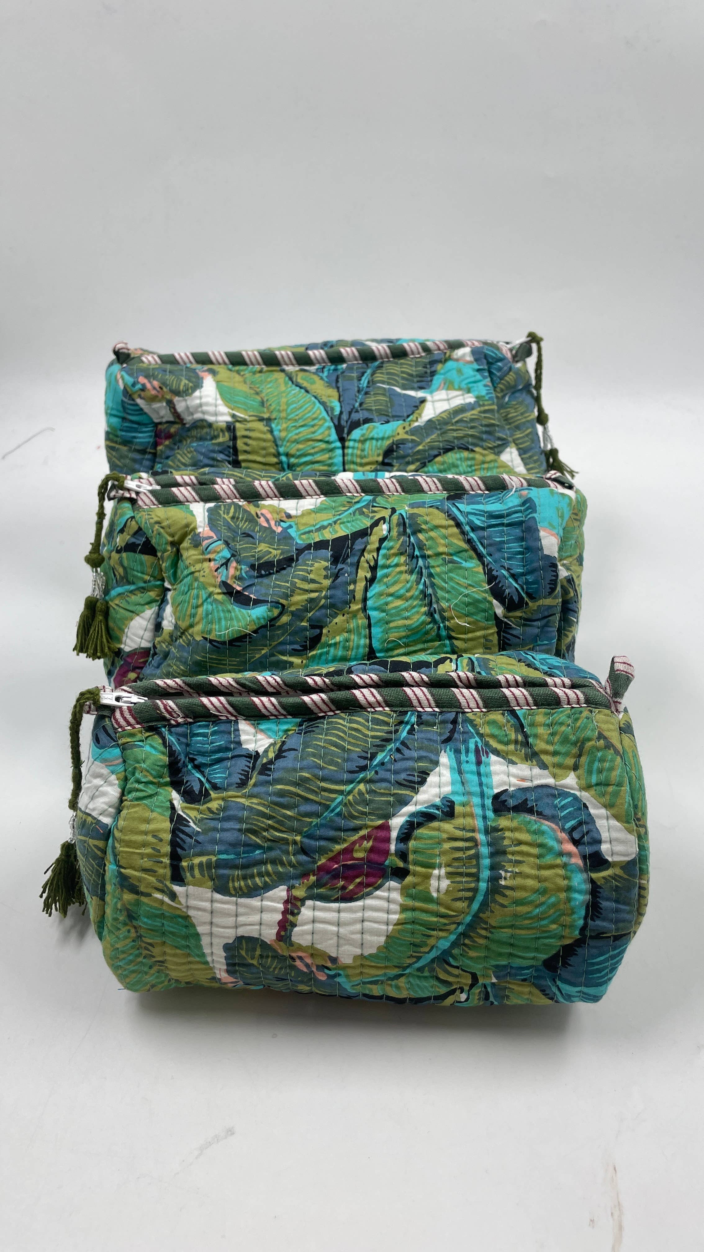Funky Yak Ltd - Wholesale Makeup/Cosmetic Bag - 100% cotton  quilted washbag set of 3 small medium n large  2