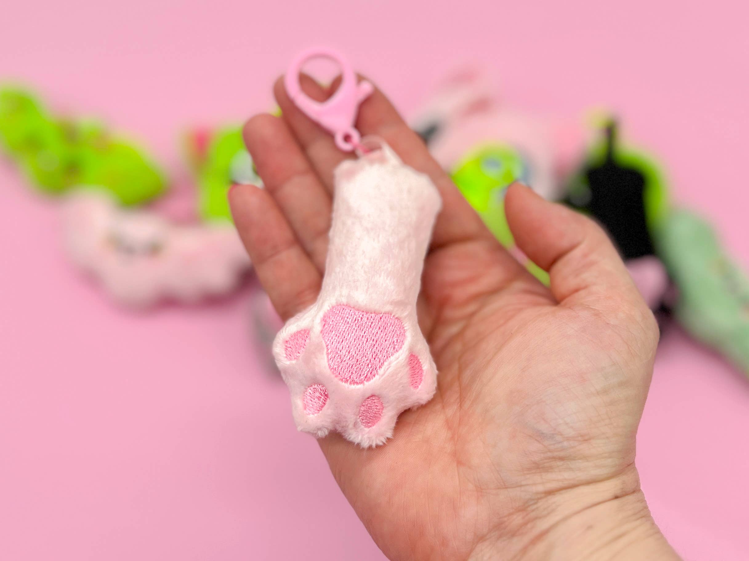 Kawaii Hair Candy - Venta al por mayor Llavero - Mujer - Llavero con encanto de bufanda de gato de felpa – Patita kawaii1