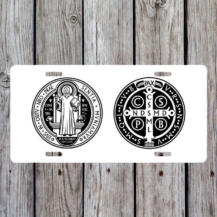 Placa de matrícula de Saint Benedict Medal Vanity Auto para venta al por mayor de Crows Nest Atelier, LLC