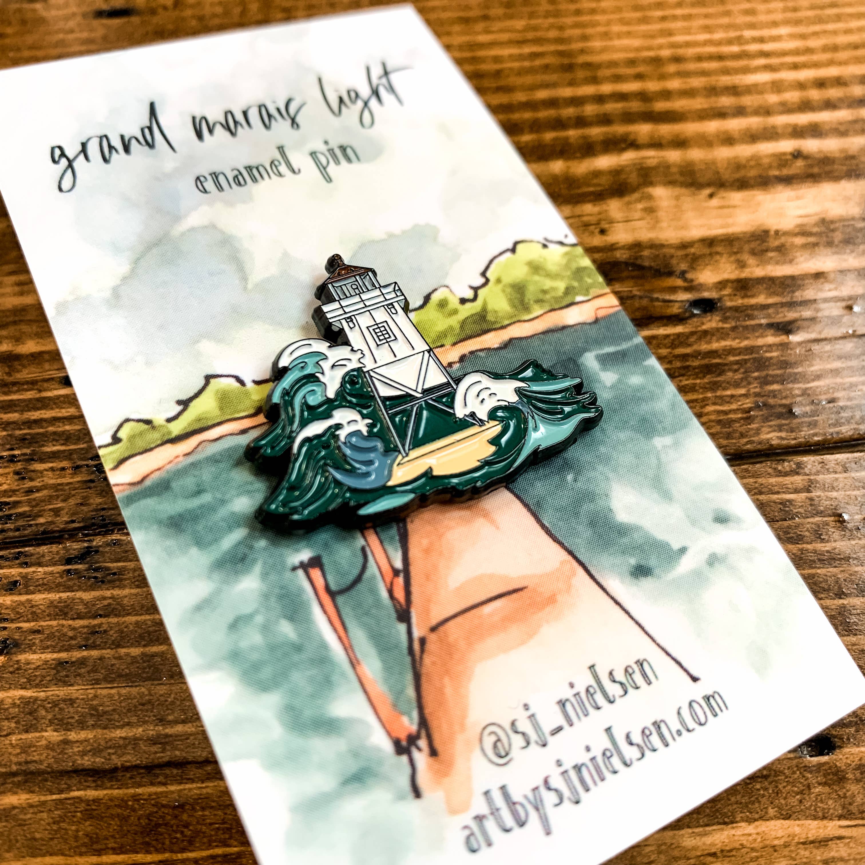 Art by Sj Nielsen – Alfinete/botão de lapela por atacado – Pin Esmalte Grande Marais1