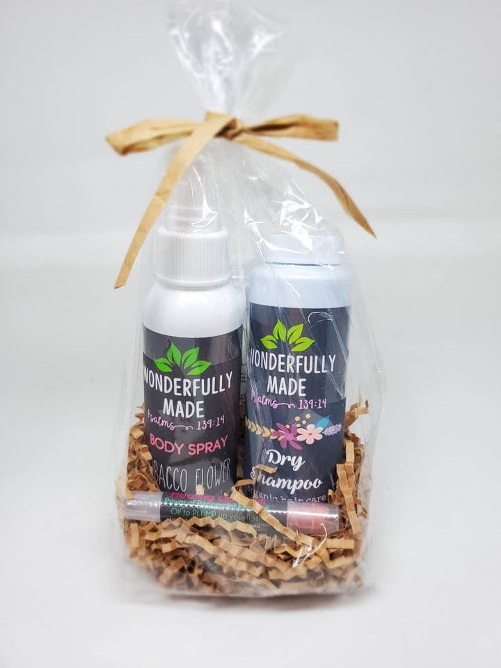 Coffret Cadeau Spa | Trousse de Soin Essentielle pour Femmes | Bio et Naturel | Shampooing Sec | Baume à Lèvres | Brume pour le Corps | Pensée pour Toi | Prends Soin de Toi pour la vente par Wonderfully Made .love