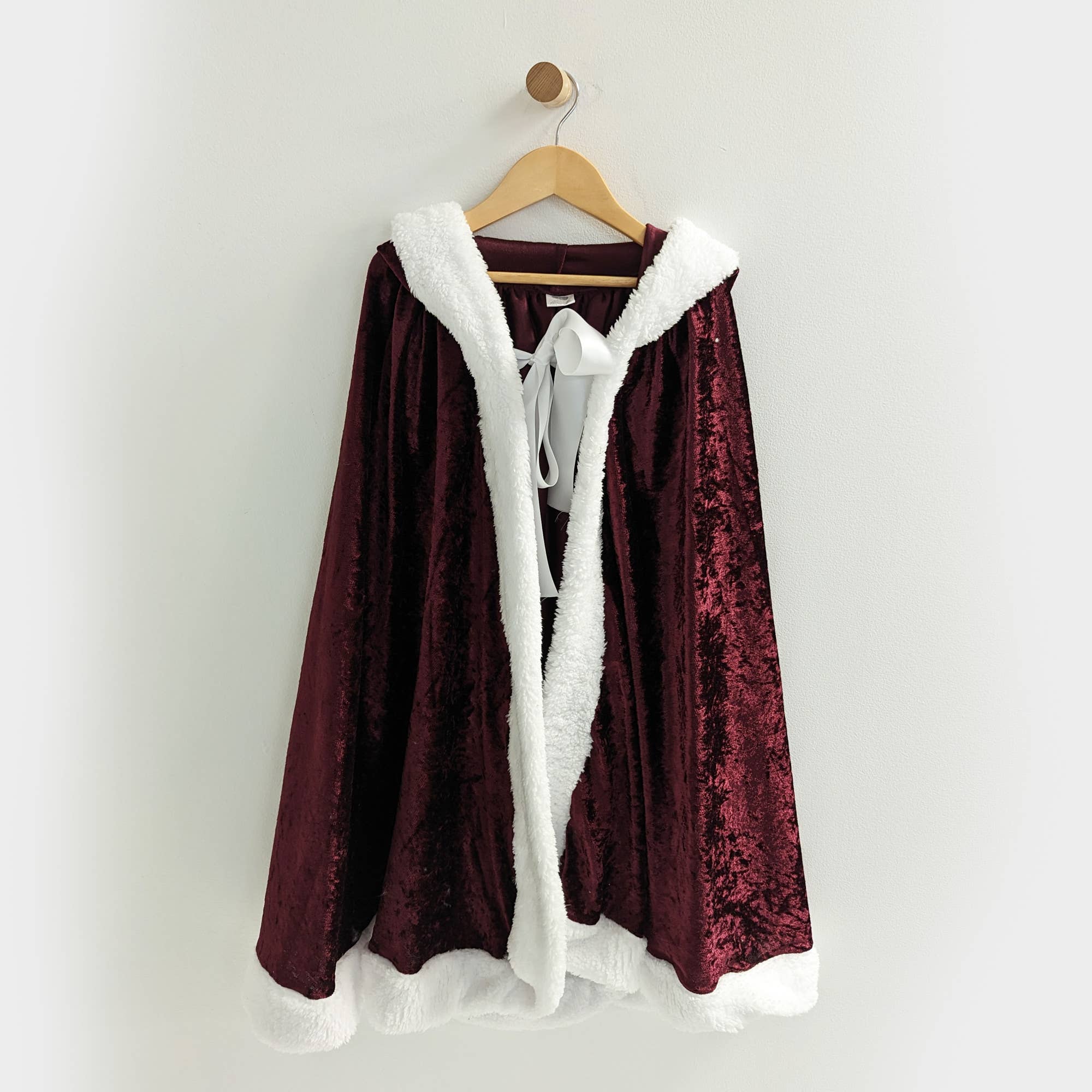 everfan – Disfarce – Mulher por atacado – Manto com Capuz de Princesa com Acabamento em Sherpa Branco - Capa para Casamento19