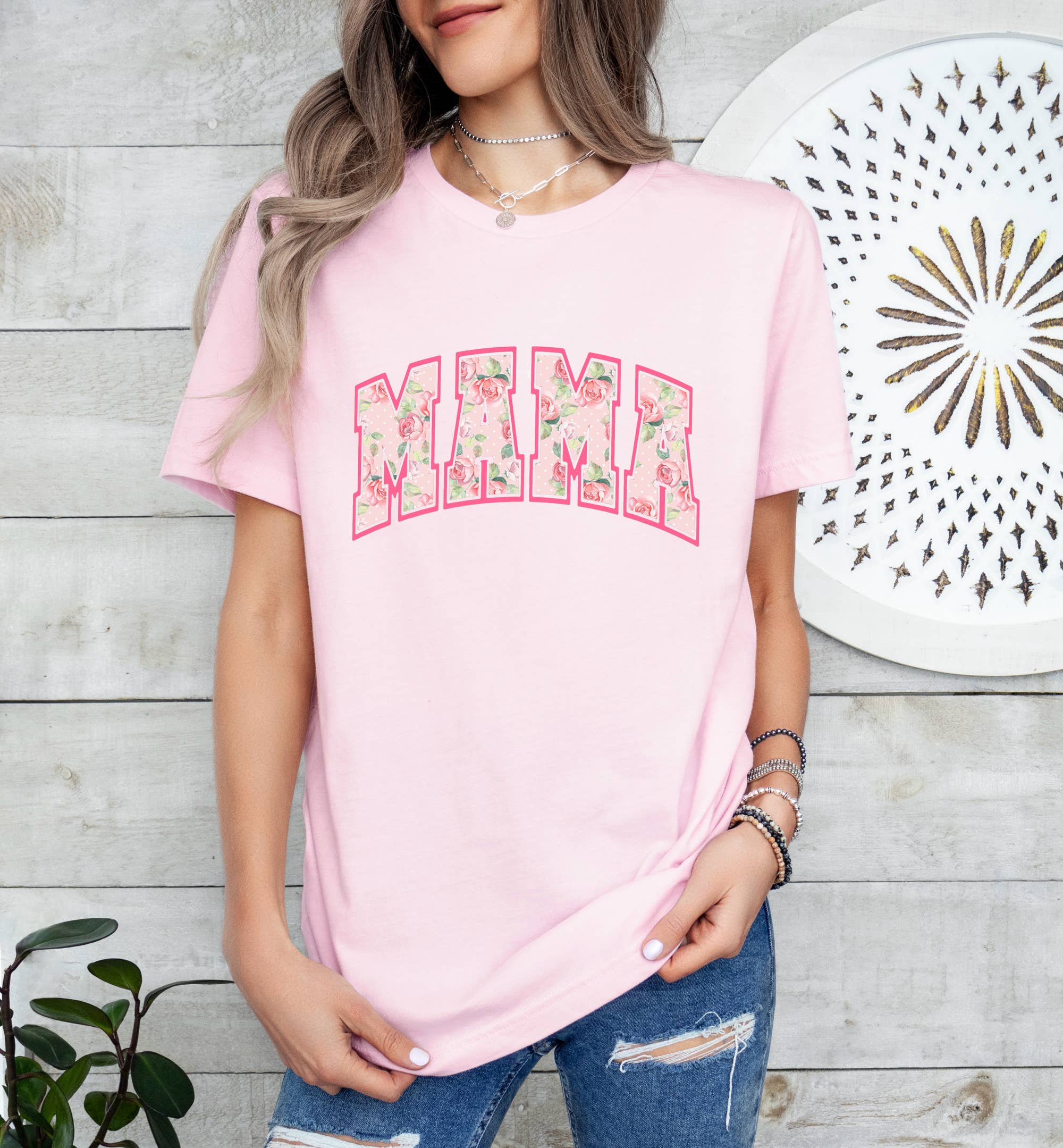 Not So Plain Jane Tshirts - Venta al por mayor Camiseta estampada - Mujer - Camiseta cómoda Floral Mama Varsity1