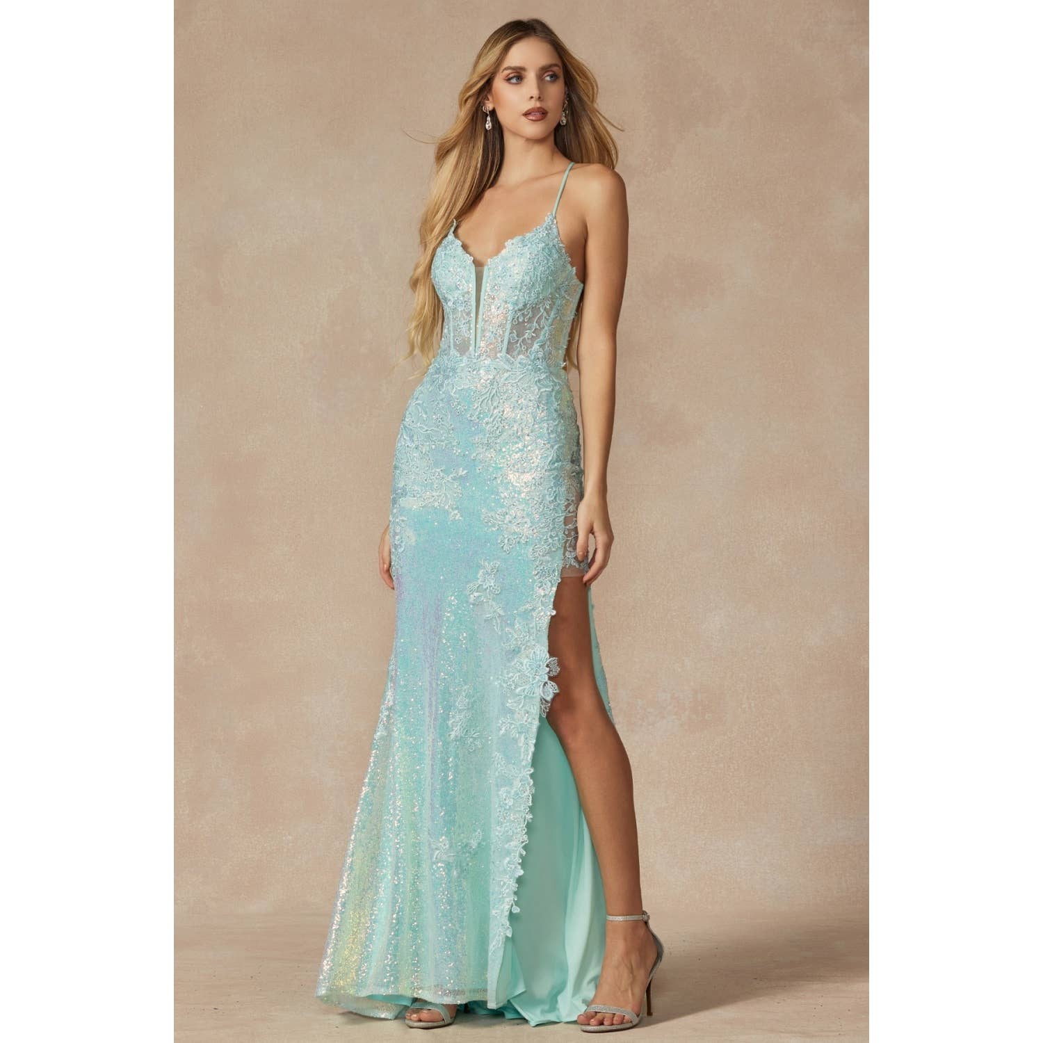 Juliet – Großhandel Abendkleid – Damen – Abendkleid mit Maschinensequins, Spitzenverzierungen und hohem Schlitz4