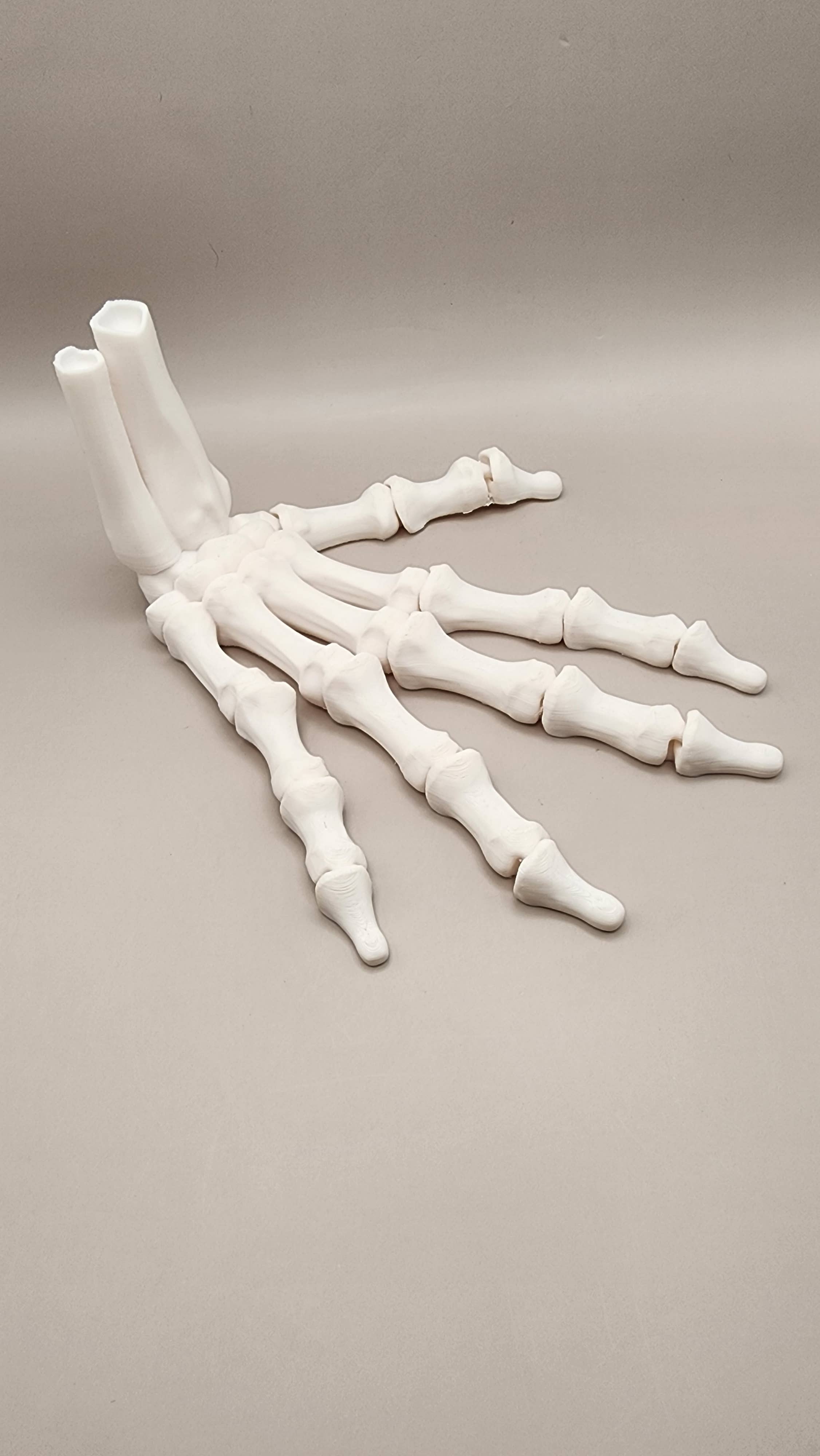 Crafty Wood Studios - Vente Décorations de table - Main de squelette articulée imprimée en 3D pour Halloween1