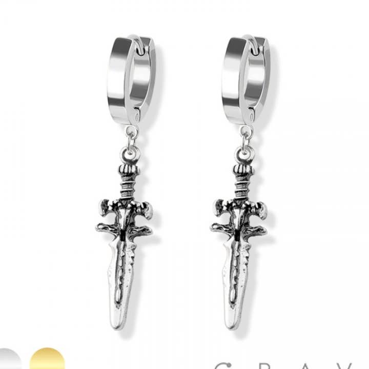 CRAVE - Wholesale Hangende/ronde oorbellen - PAAR 316L SS HUGGIE/HOEPELOORBELLEN MET RUNISCHE DOLKBENGEL2