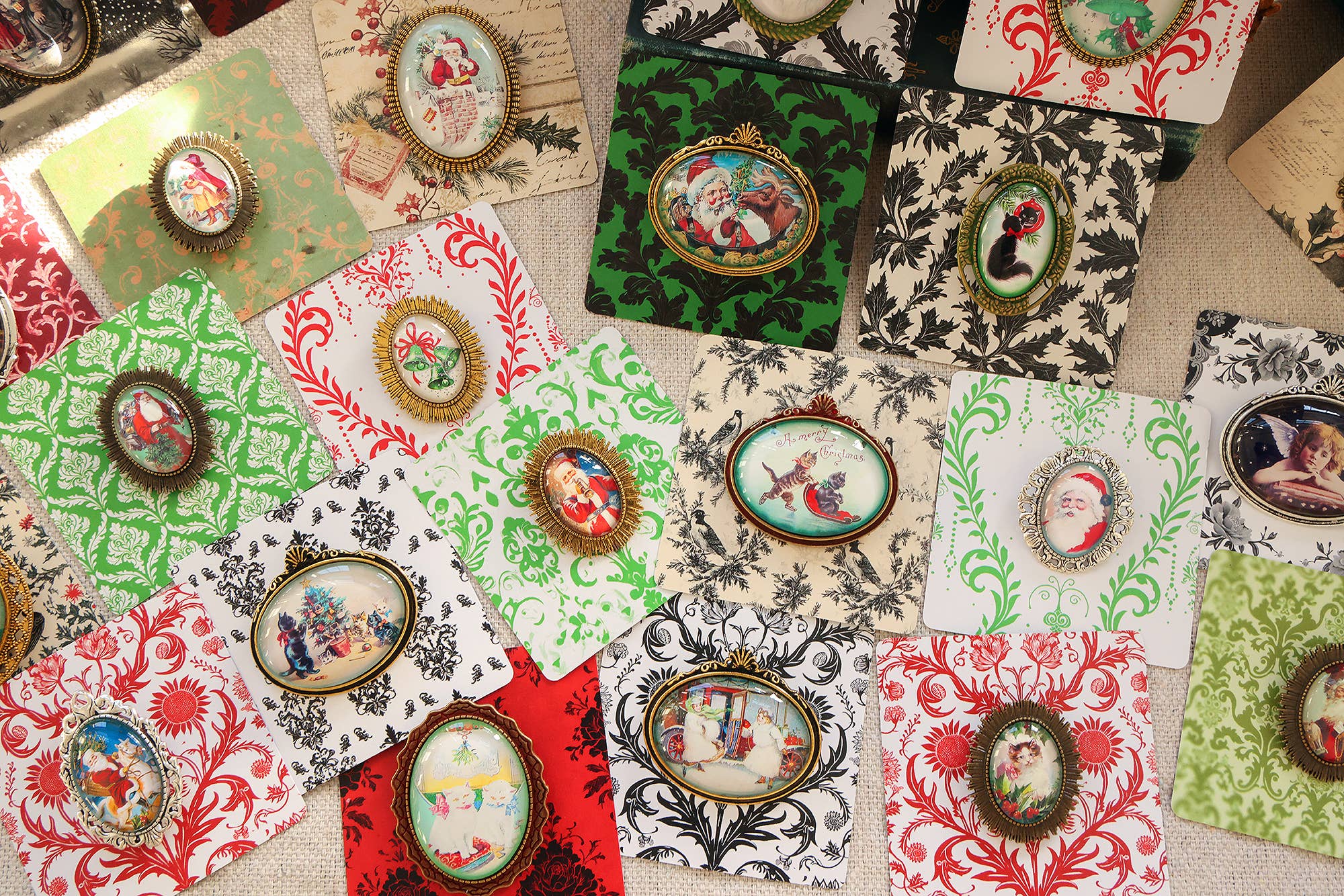 Asunder Bazaar - Wholesale Brooch - 20pc Vintage Christmas Brooches on Cards 11