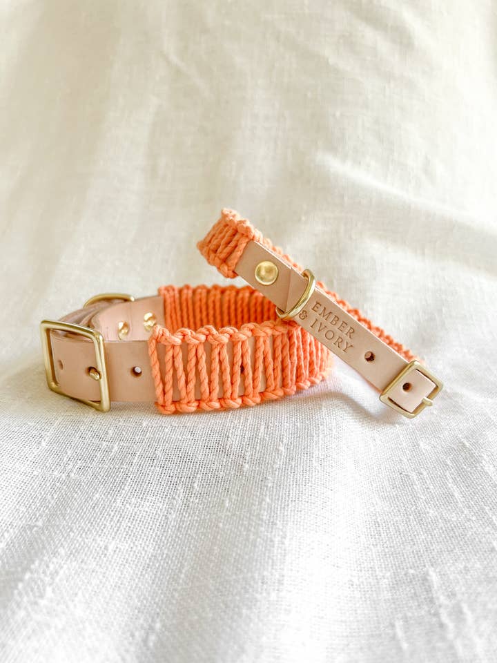 Collare per cani in macramè e pelle color crema arancione per la vendita all'ingrosso da parte di EMBER & IVORY