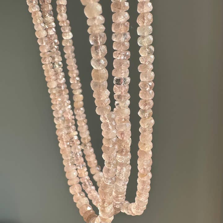 Morganit Halskæde | Lyserøde Ædelstene | Perlebesat Ædelstenshalskæde for engroshandel hos Anokhi Green | Handmade Gemstone Jewelry