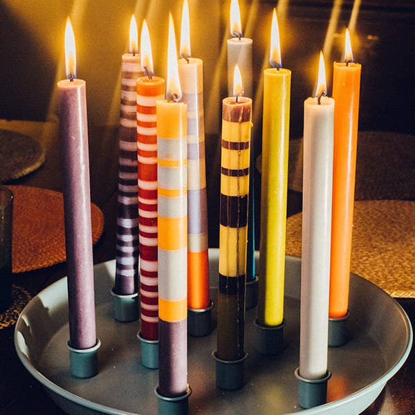 BRITISH COLOUR STANDARD - Europe - Vendita all'ingrosso Candele cilindriche/candelieri - Set misto di 6 candele da cena ecologiche a strisce variabili2