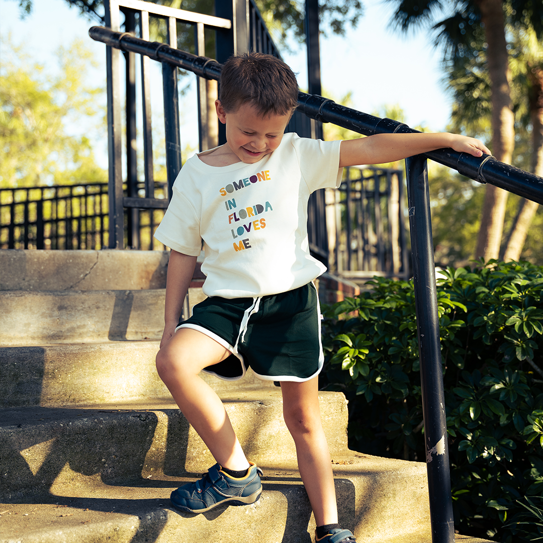 Emerson and Friends - Wholesale Screen Printed T-Shirt - Kids - Someone in FL Loves Me Florida Kids Gift Cotton Tee Shirt1