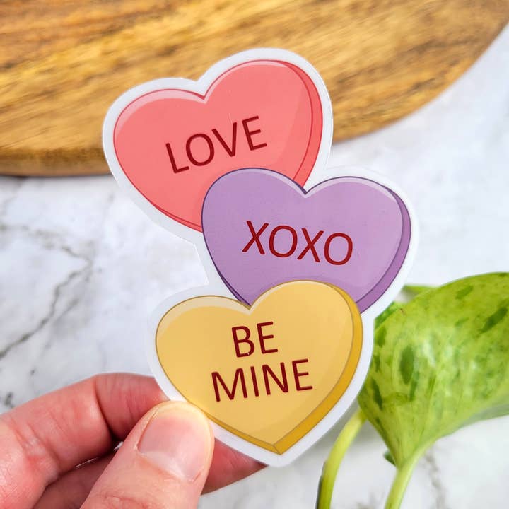 Adesivo de vinil Love XOXO Be Mine Candy Hearts, 3,5x2,5" por atacado de Chez Louie Designs
