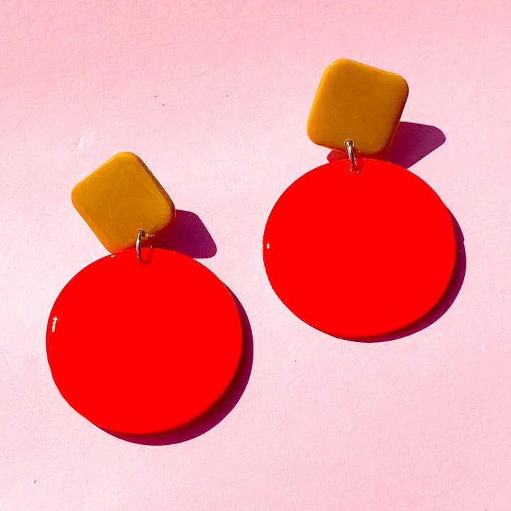 Ohrringe aus rotem und gelbem Polymer Clay im Farbblock-Design für den Großhandel von Night Moves Atelier