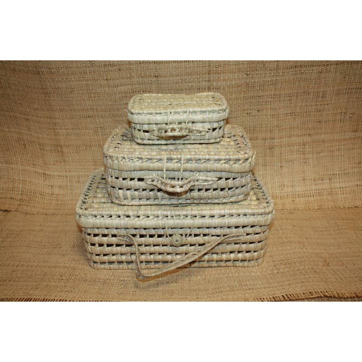 Boutique Huléti - Wholesale Basket - Kids & Baby - BASKET SUITCASE - Handles & NATURAL Closure - Handwoven - Baby Newborn Suitcase4