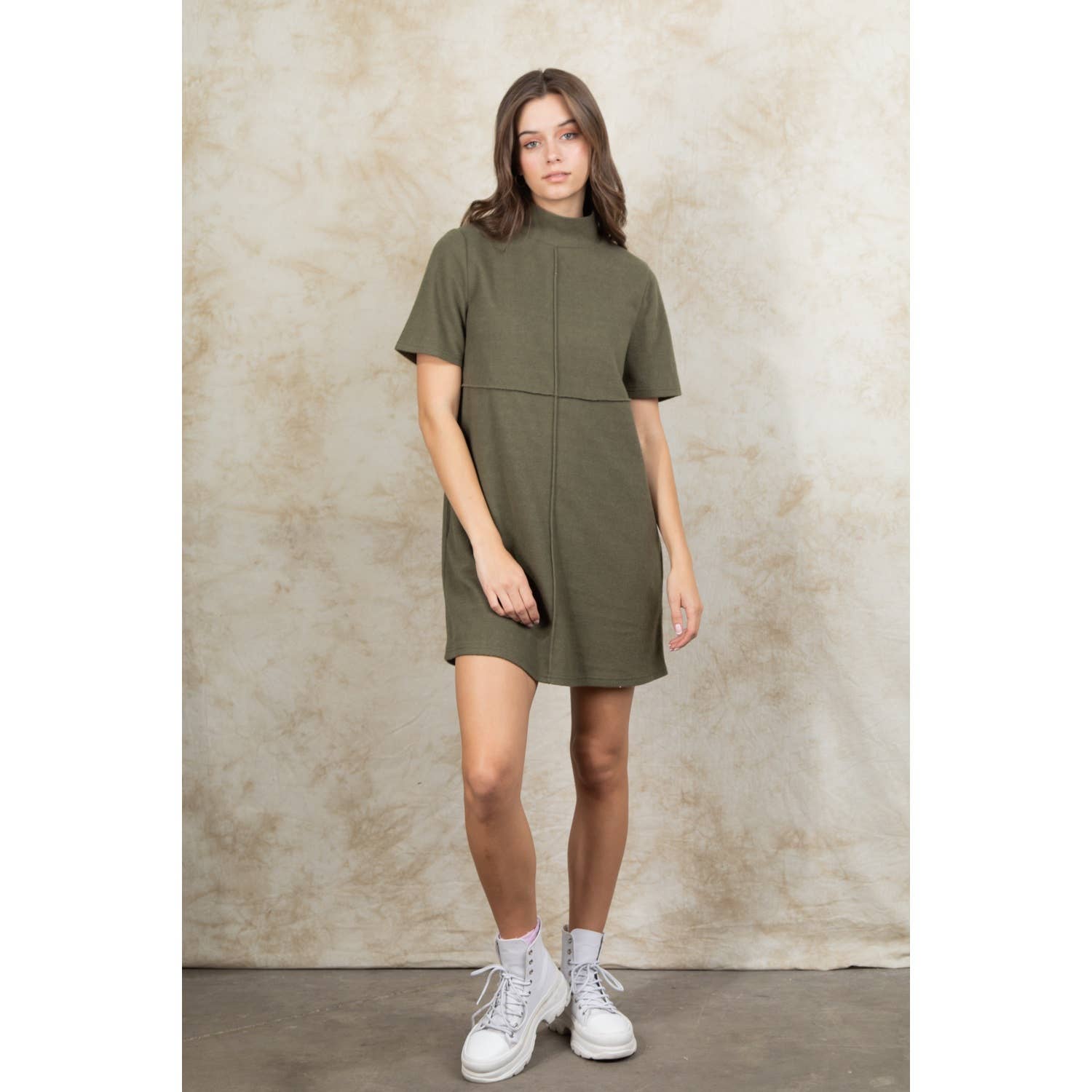 Apolline – Großhandel Kleid – Damen – Minikleid mit Stehkragen und Vordernaht6