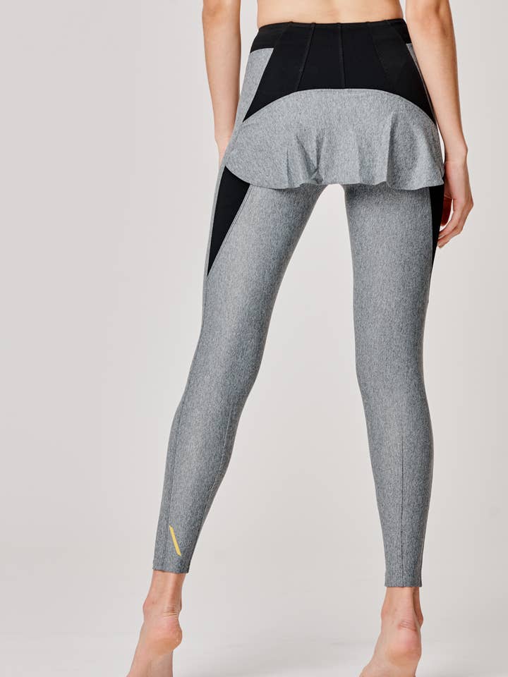 SOFT TOUCH PATENTED HIGH WAIST LEGGINGS WITH SKIRT för wholesale av Sapopa