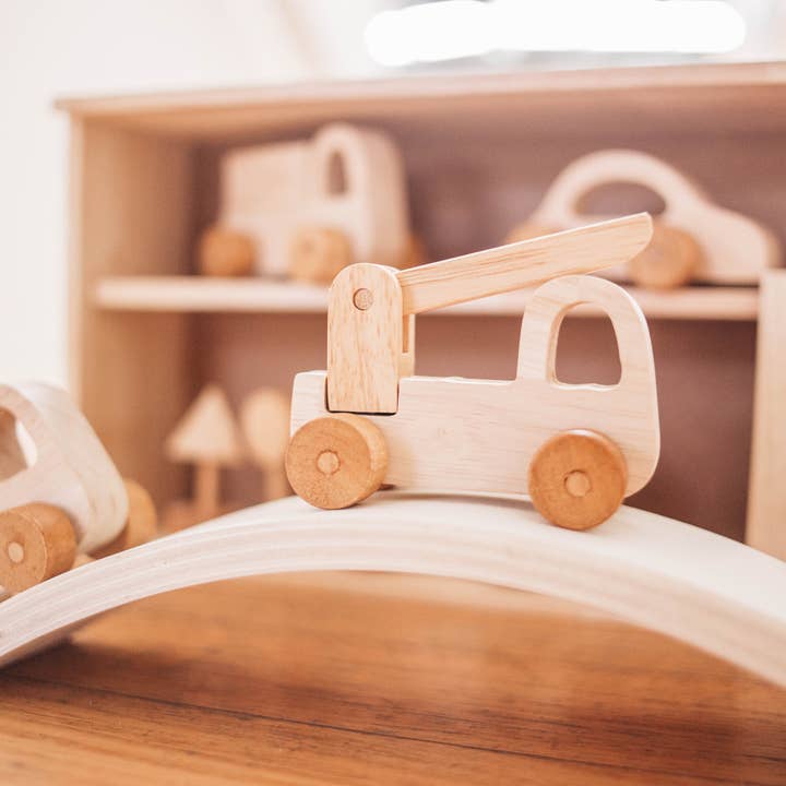 Q Toys – Großhandel Spielzeugset – Kinder – Holzspielzeug-Set mit 7 Mini-Fahrzeugen und Zubehör2