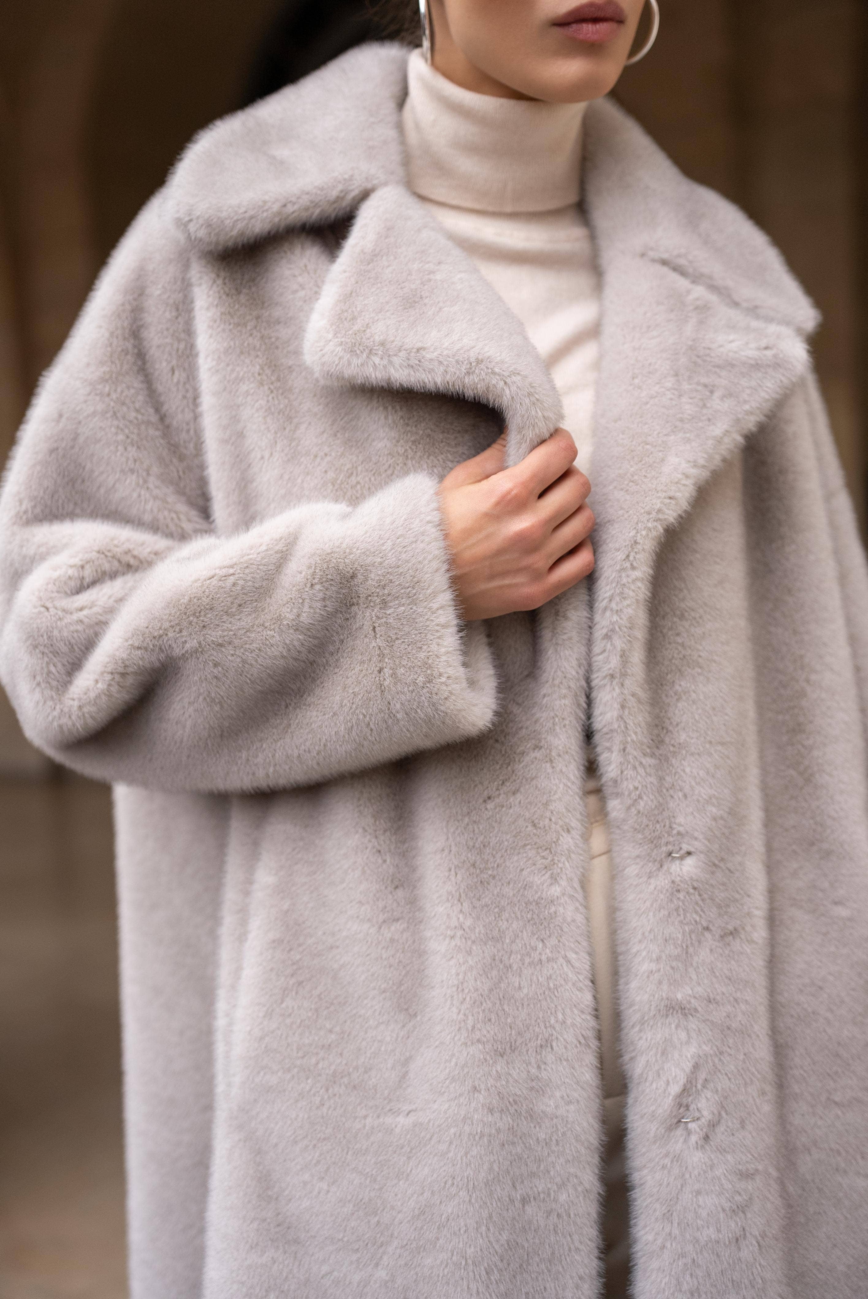 Attentif Paris - Wholesale Fur/Faux Fur Coat - Women's - Long synthetic fur coat with lapel collar8