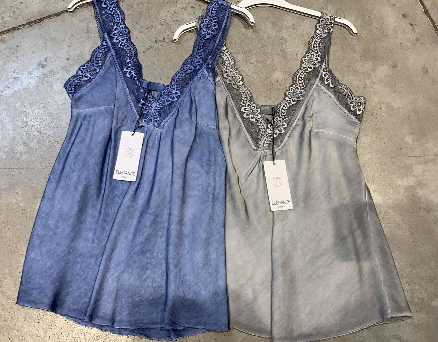 Dance in Paris - Wholesale Blouse - Women's - Tank Top Silk with V-neck Lace2