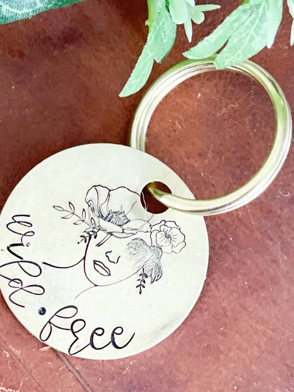 Llavero Wild & Free de latón para venta al por mayor de The Sassy Barn