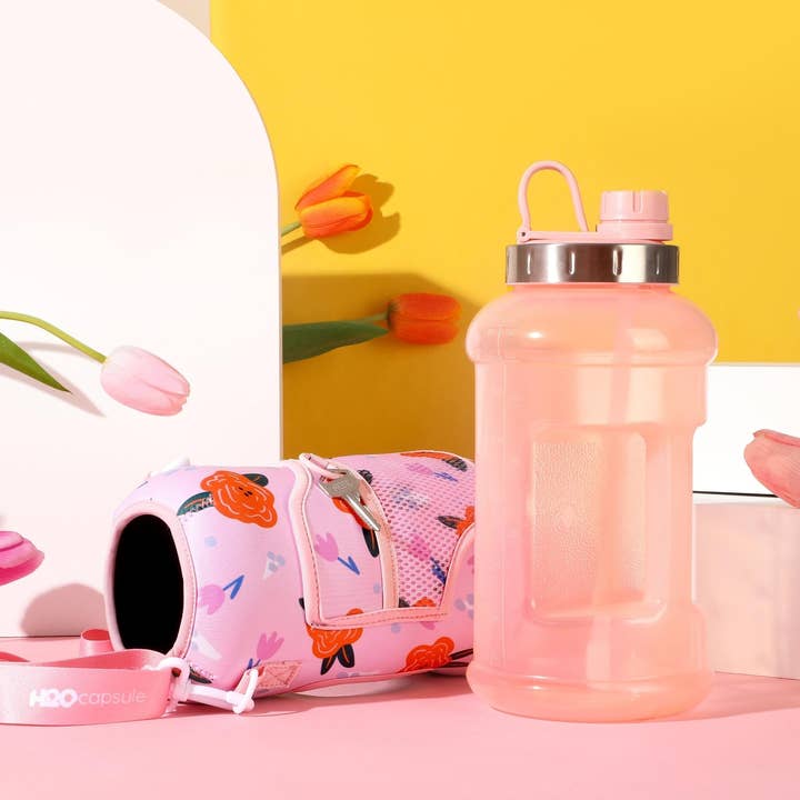 H2O Capsule – Engroshandel Vandflaske – Poppy Love - Wide Mouth carry-all - Halv Gallon vandflaske med opbevaringsmuffe og aftageligt halm