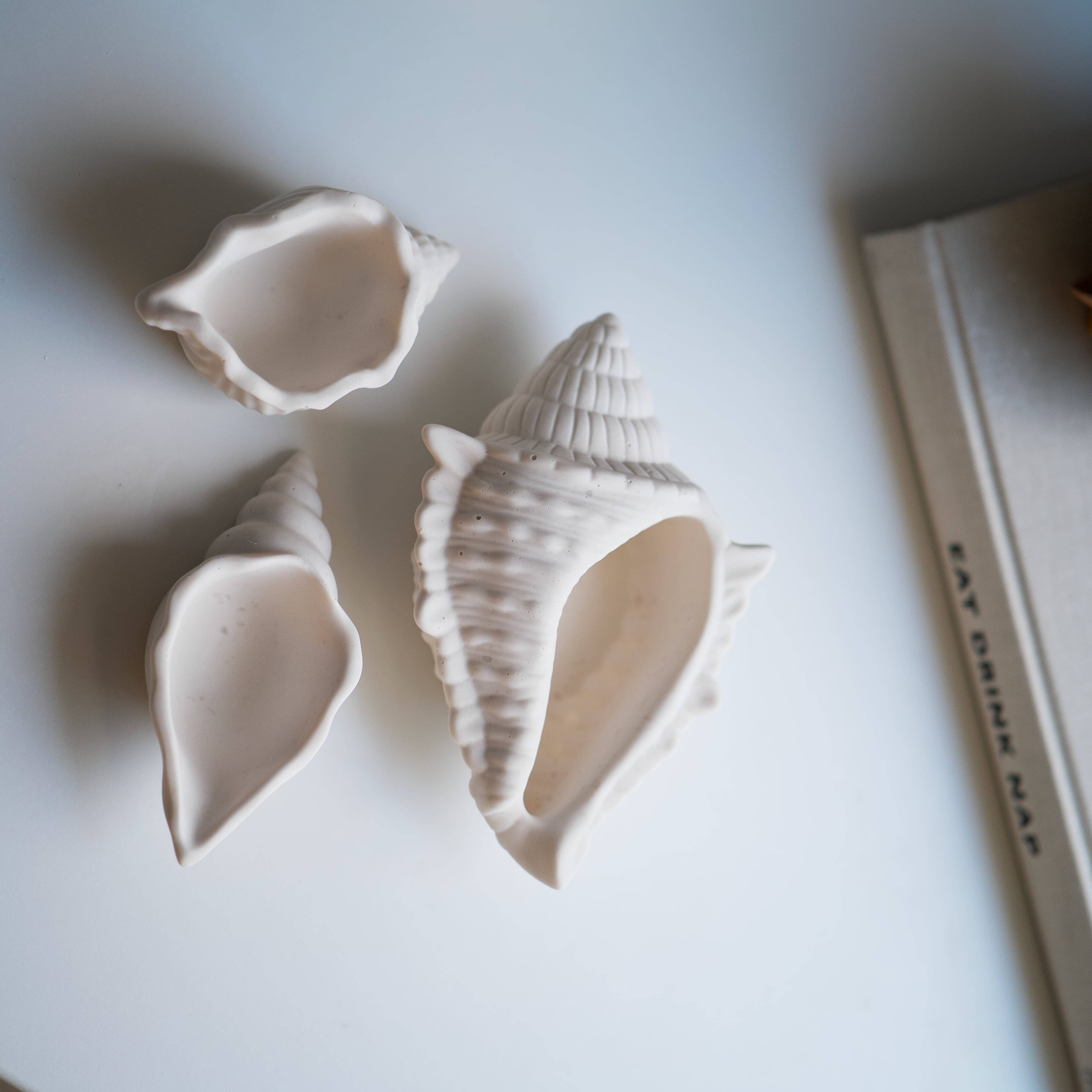 Studio Firaora – wholesale Dekorativt bordsobjekt – MANILLE - jesmonite-dekoration6