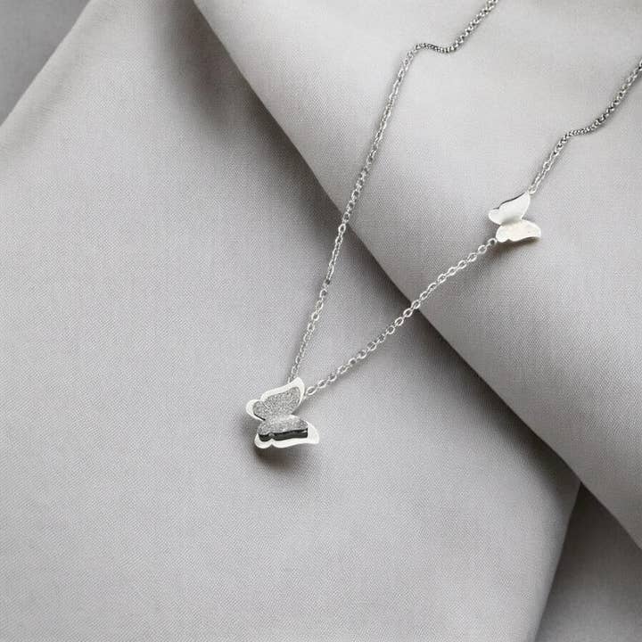 Silberner flatternder Schmetterlingsanhänger für den Großhandel von Eby Ruth