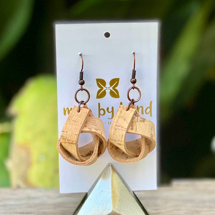 mmb by hand - Wholesale Hangende/ronde oorbellen - Duurzame oorbellen van kurk - grote knopen0