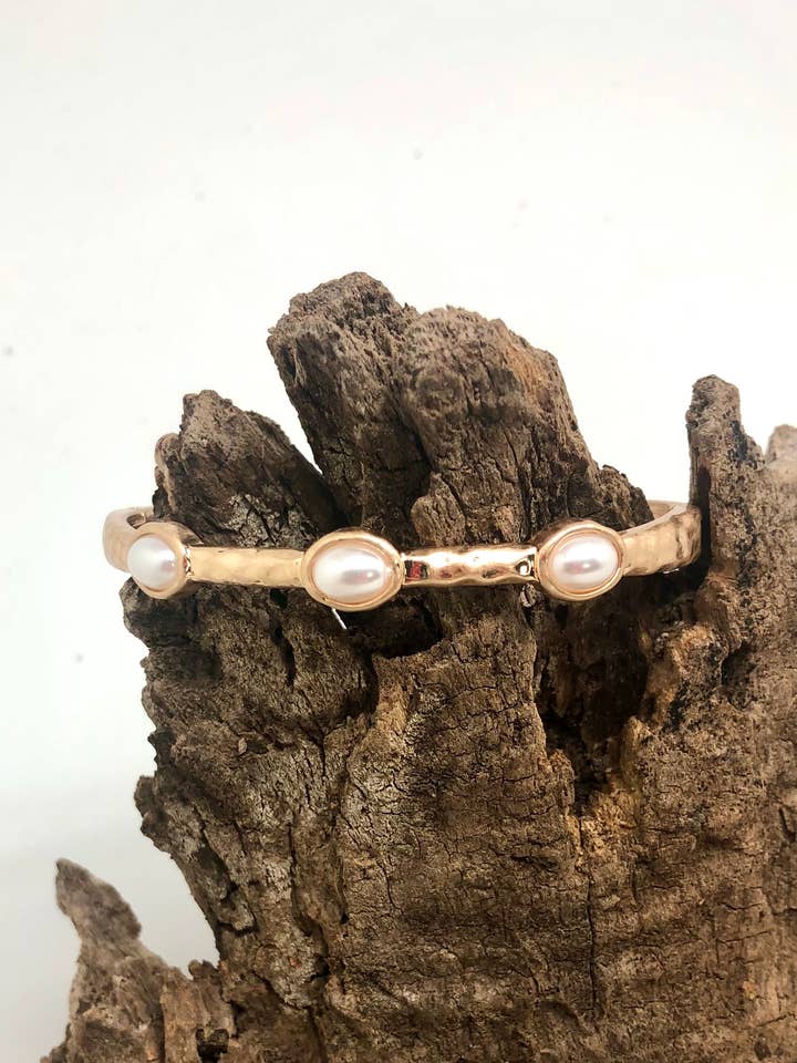 Bracelet 6 Oval Glass Pearl MatteGold w/SafetyHook Clasp for wholesale by Rant & Rave Classic