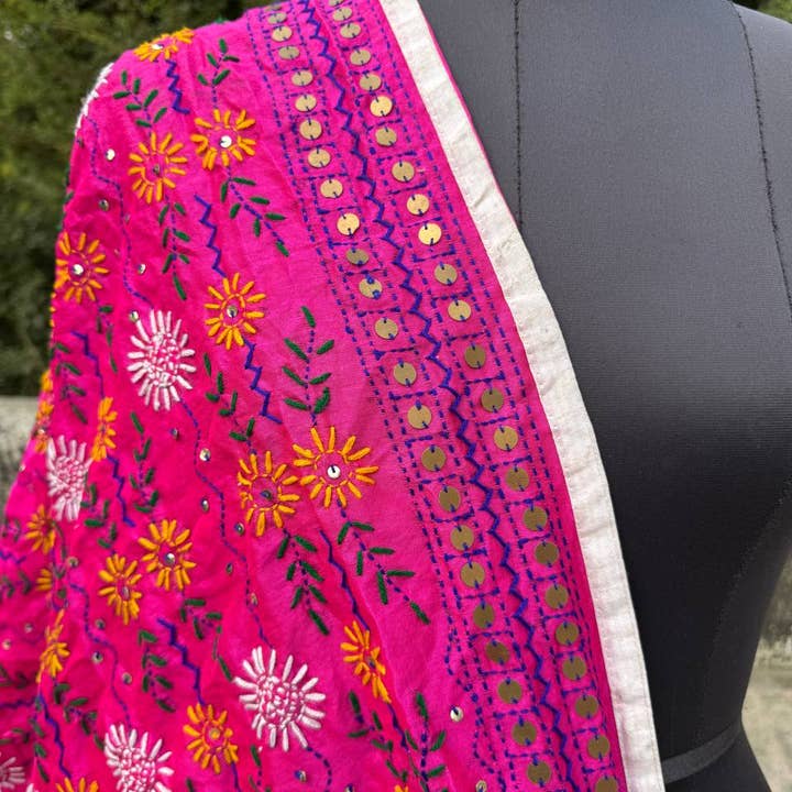 bhavnas boutique - Wholesale Wrap - Women's - Women Chunni Floral Design Hand Embroidered Phulkari Dupatta2