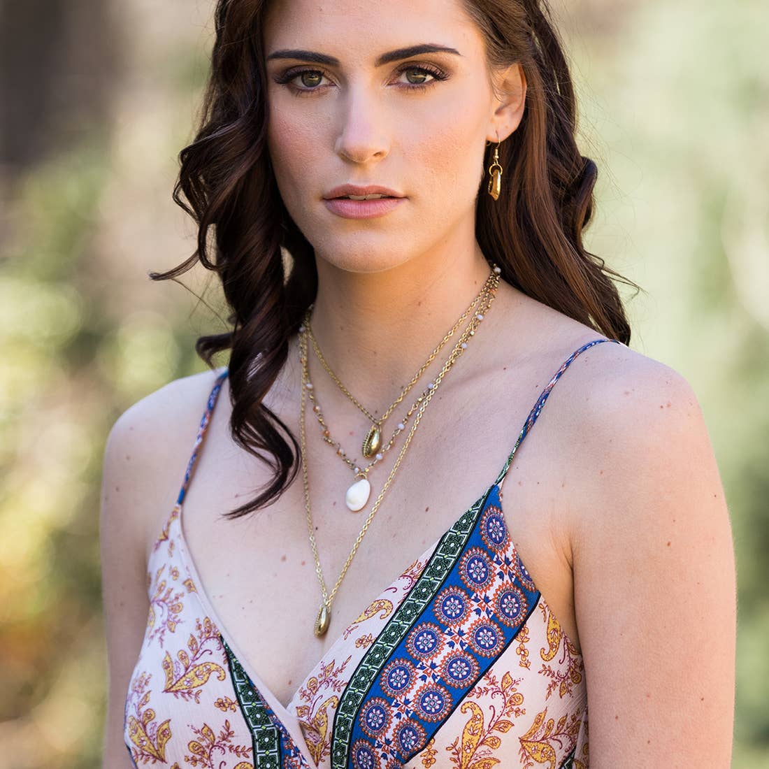 Anju Jewelry – Engroshandel Halskæde med vedhæng – Sachi gyldne kystlinje samling halskæde - 3 lag skaller1