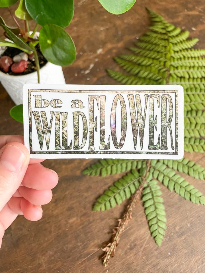 Autocollant Be A WILDFLOWER, durable et résistant aux intempéries pour la vente par Home Roots Design