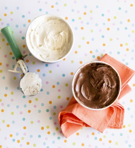 The Invisible Chef - Wholesale Ice Cream/Sorbet - Vanilla Ice Cream & Chocolate Topping - 8.28 oz2