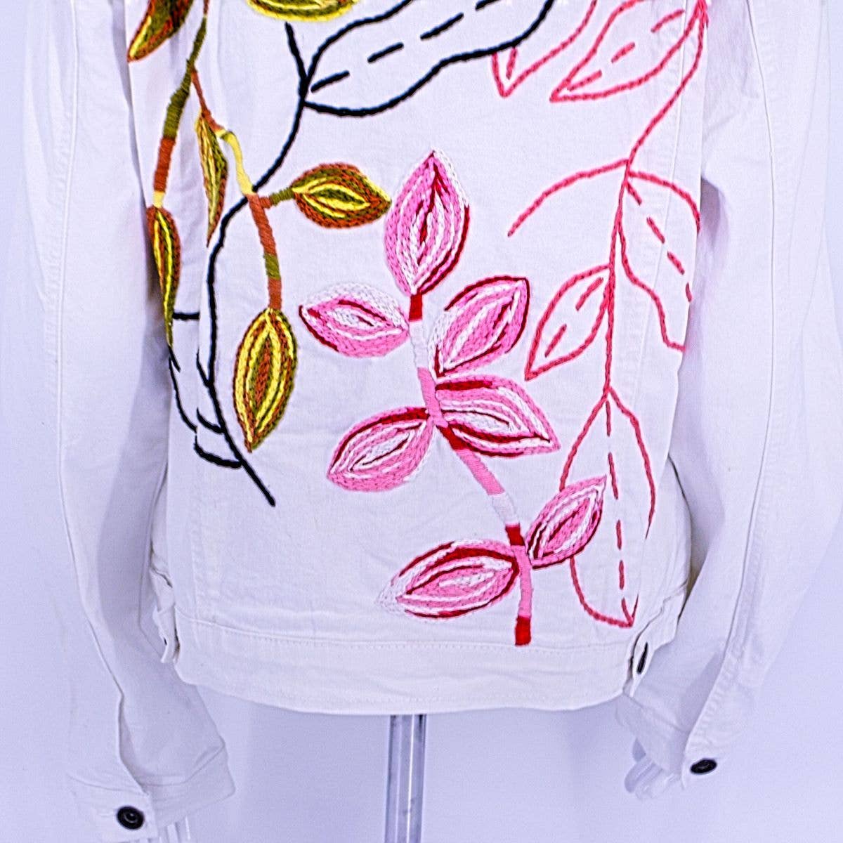 My Little Maria - Vente Veste en jean – femme - Veste en jean blanc brodé à la main - Floral rose et vert7