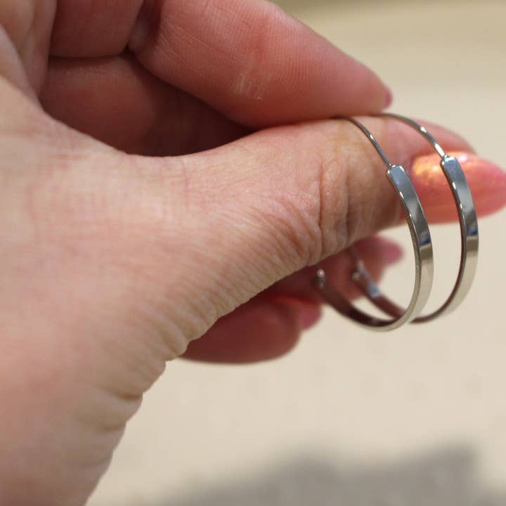 Grand anneau plaqué rhodium pour la vente par Sabsies Beauty