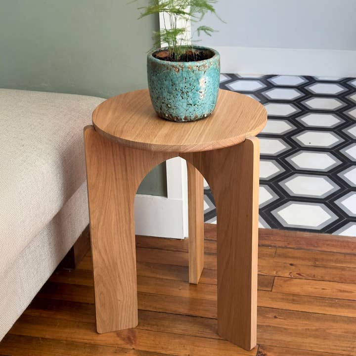 Arche - Sidebord i eg for engroshandel hos Reine Mère